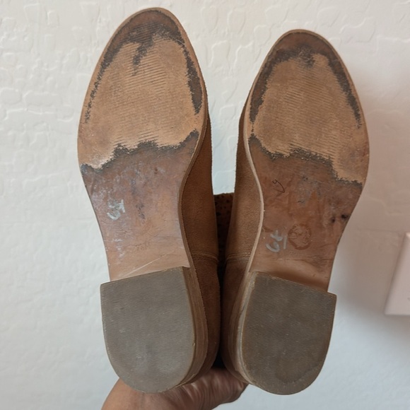 Michael Kors Sunny Caramel Suede Ankle Bootie Size 7.5 - Picture 9 of 9